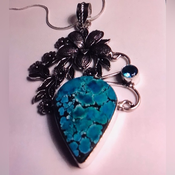 Stunning 925 Sterling Silver Necklace